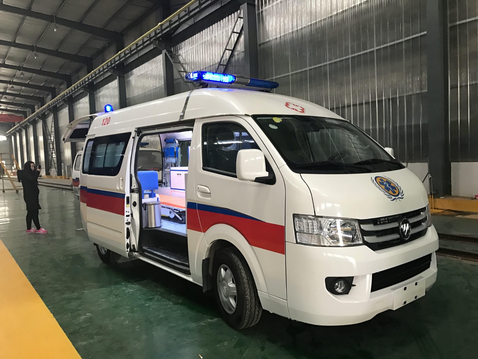 南岔县救护车转院